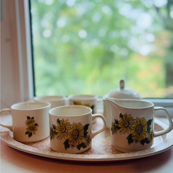 Vintage Tea Set - Picture 2 of 3